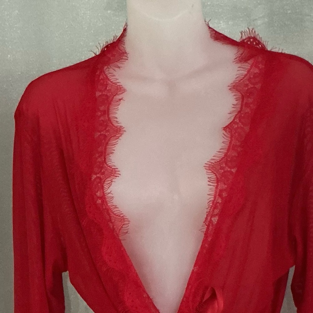 Avidlove Lace Robe With Matching Thong - Picture 4 of 7